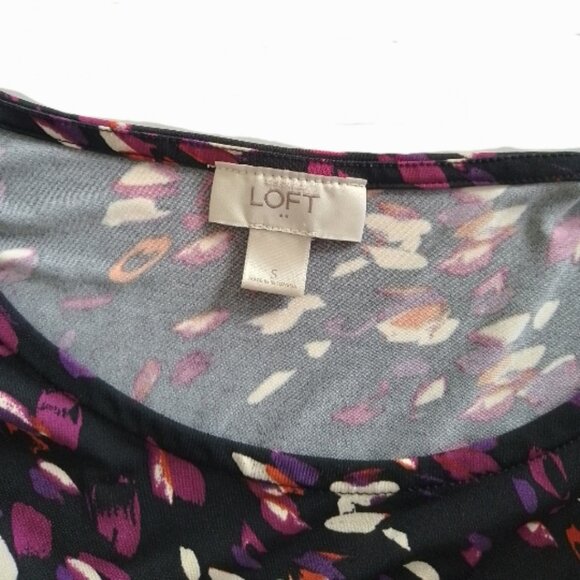 Ann Taylor Elegant Midi Dress with Abstract Print and Draped Design, Size S. - Picture 6 of 6